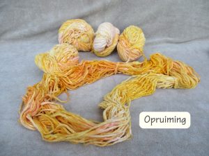 chenille breigaren geel gemeleerd 240 gram