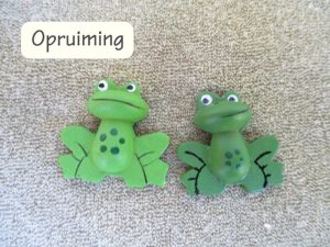 Houten kikkertjes, 18 stuks