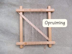 oud weefraampje 17 x 19 cm