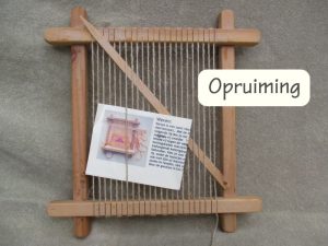 oud weefraampje 24 x 26 cm